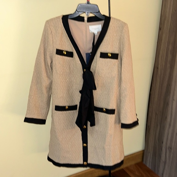 Tan Coco Tweed Bow Dress
POMANDER PLACE - Picture 6 of 11